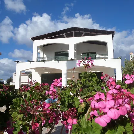 Magnolia Villa Coral Bay